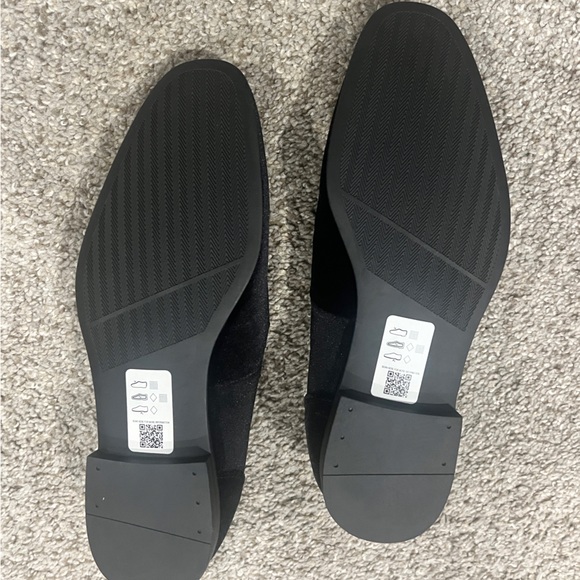 ASOS black velvet loafer with badge design. Men’s sz 6 - Picture 3 of 3